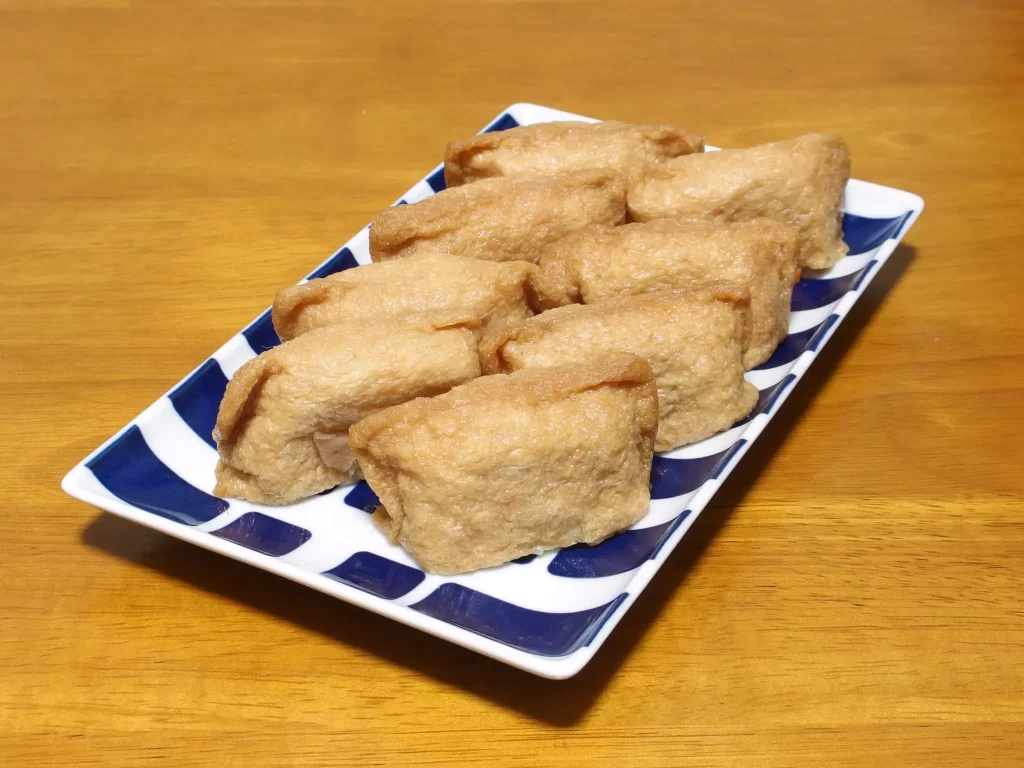 関東風の俵型のいなり寿司の画像